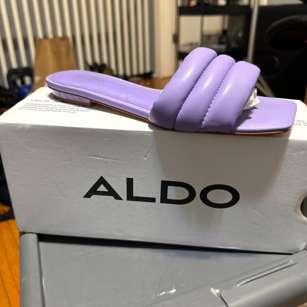 Lavender leather sandal